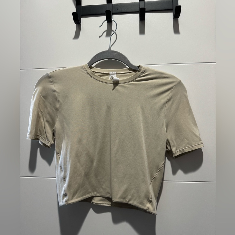 Lululemon medium cream crop top tee
